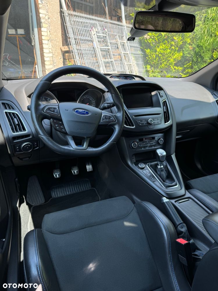 Ford Focus 2.3 EcoBoost RS - 9