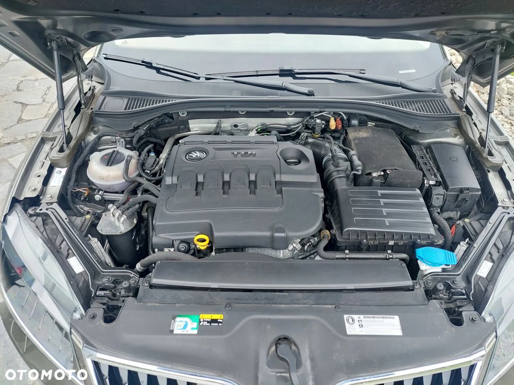 Skoda Superb 2.0 TDI 4x4 DSG Premium Edition - 11