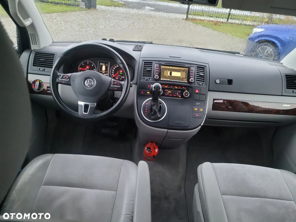Volkswagen Multivan - 13