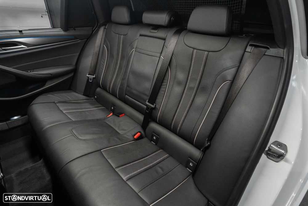 BMW 530 e Pack Desportivo M - 26