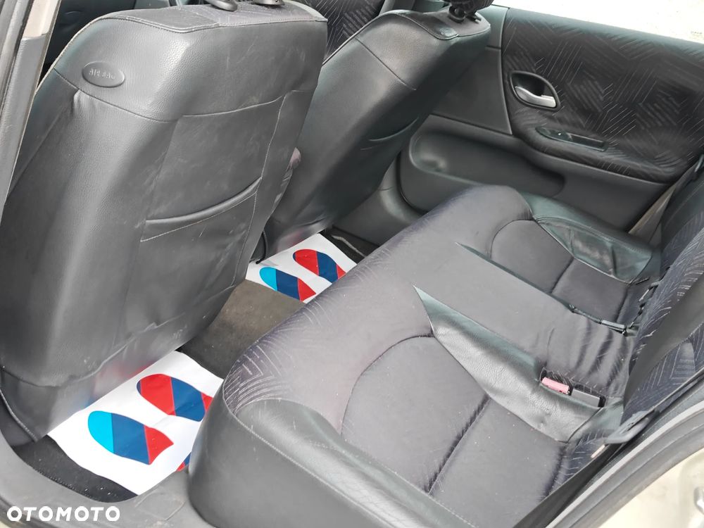 Renault Laguna 1.9 dCi Impulsion - 8