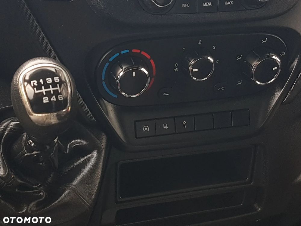 Iveco DAILY KONTENER NISKOPODŁOGOWY 4,43x2,23x2,42 SKLEP KAMPER KONIOWÓZ BAR KLIMA - 36