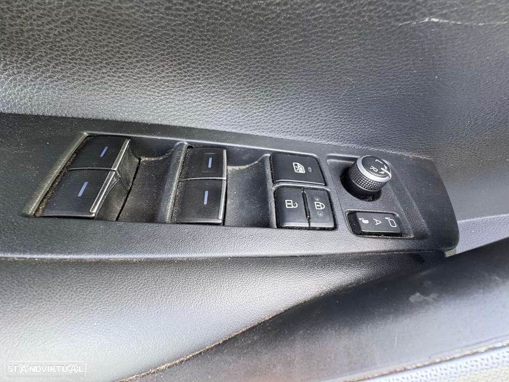 Toyota Corolla Touring Sports 1.8 Hybrid Comfort+P.Sport - 13