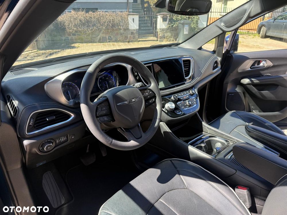 Chrysler Pacifica - 19