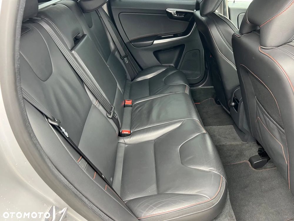 Volvo XC 60 D3 Drive-E Ocean Race - 10