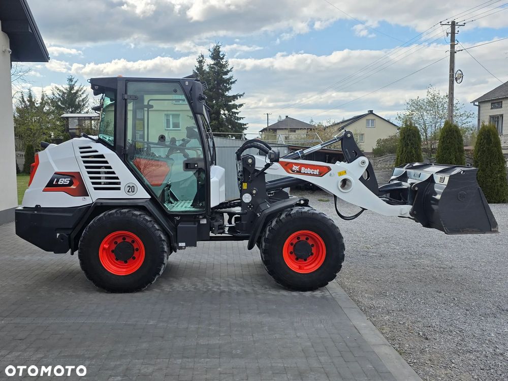 Bobcat Bobcat Ładowarka kołowa Bobcat L 85 jak nowa sprowadzona z Niemiec zadbana łyżka widły serwisowana Cat kamera - 28