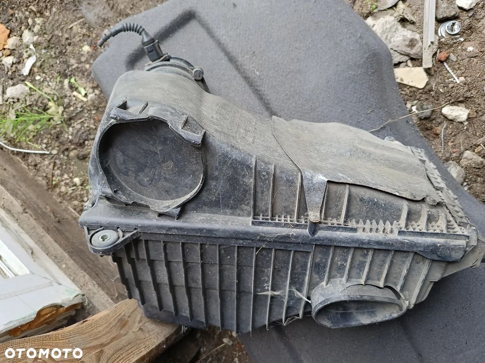 Obudowa filtra powietrza VW Touareg 3.0 TDI 7L6129601F 7L6129607F - 1
