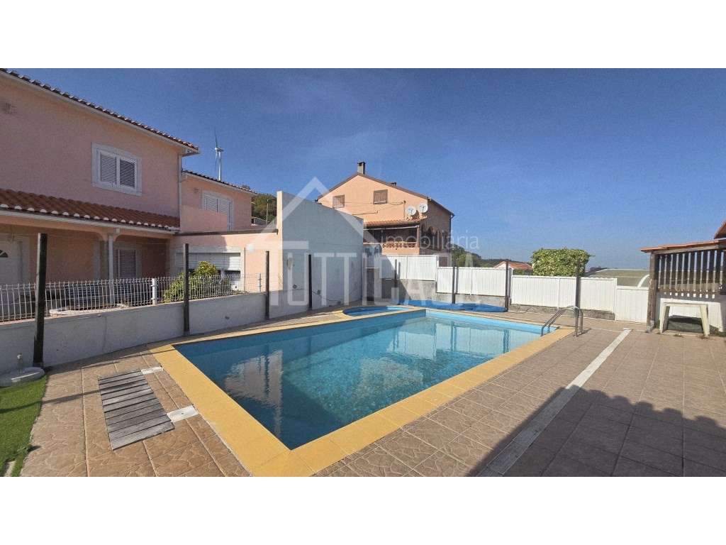 Moradia T3+2 com garagem de 195 m2, piscina e Sótão em Montemuro - Grande imagem: 2/26