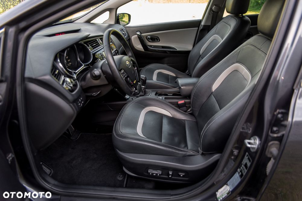 Kia Ceed 1.6 CRDi 136 ISG Platinum Edition - 29