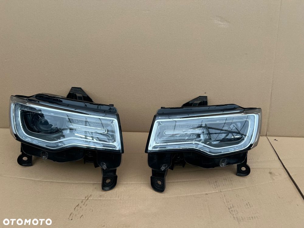 JEEP GRAND CHEROKEE WK2 LIFT LAMPY PRZÓD EUROPA - 2