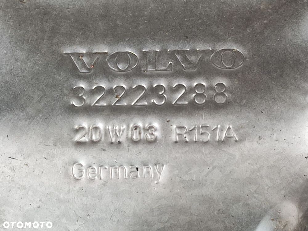 VOLVO XC40 2.0T T4 17-21r Osłona Termiczna - 6