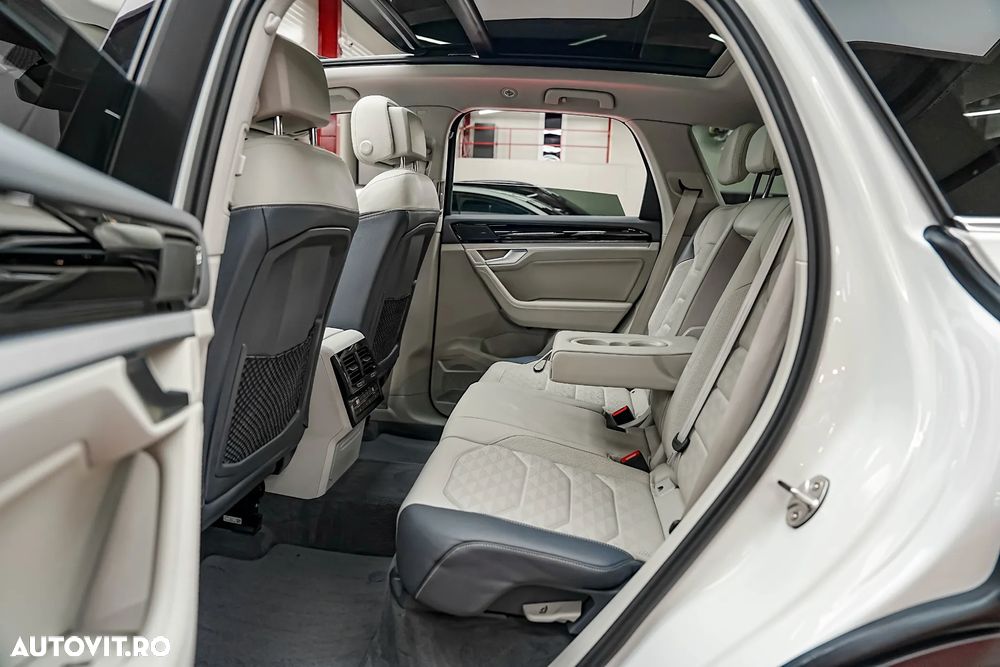 Volkswagen Touareg 3.0 V6 e-Hybrid 4Motion Aut. Elegance - 6