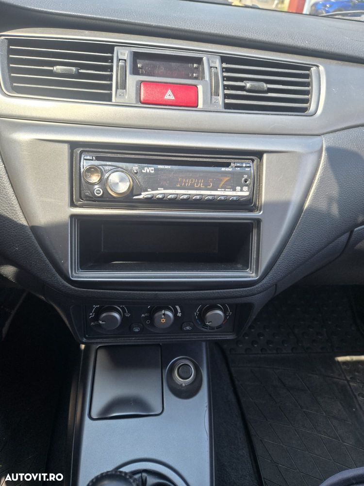 Mitsubishi Lancer 1.6 Invite - 9