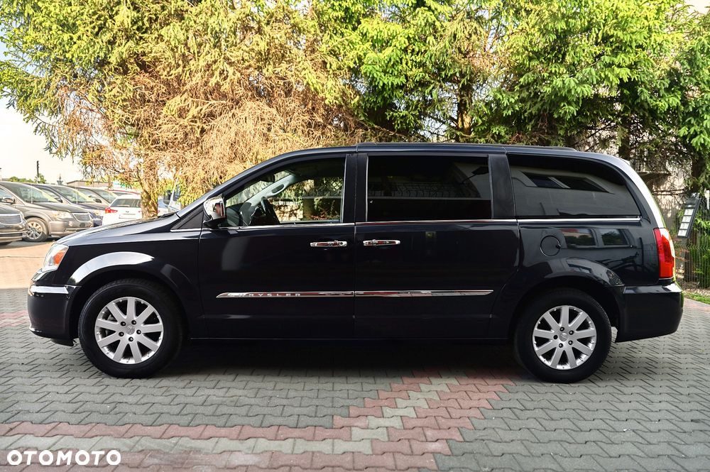 Chrysler Town & Country 3.6 Limited - 10
