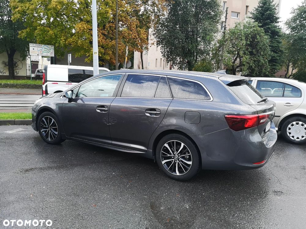 Toyota Avensis 2.0 D-4D Premium - 9