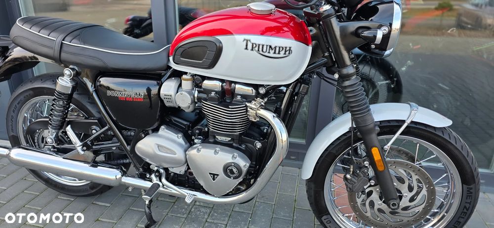 Triumph Bonneville - 9
