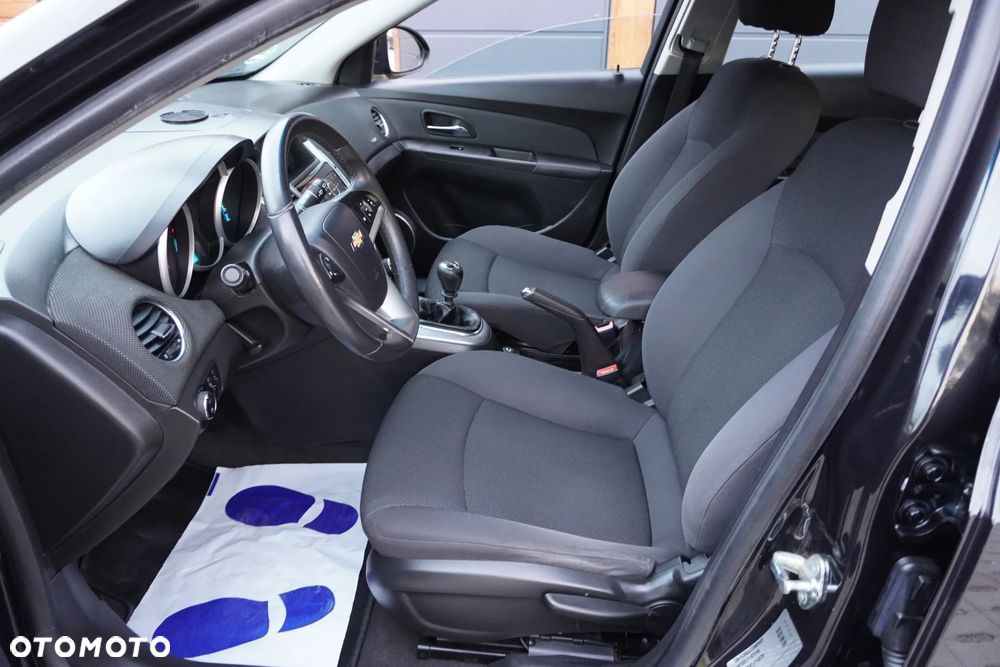 Chevrolet Cruze 1.6 LS+ - 17