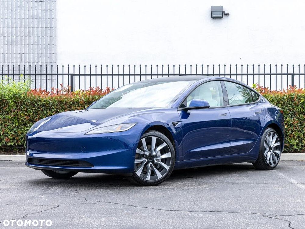 Tesla Model 3 - 3