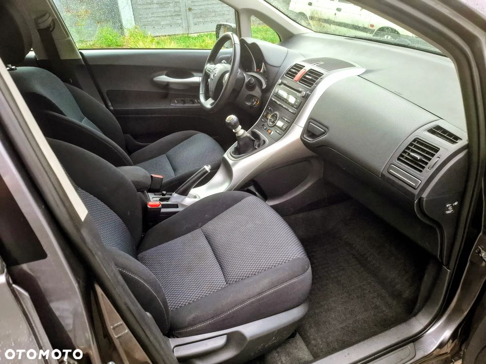 Toyota Auris - 12