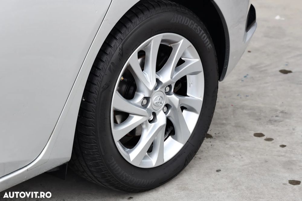 Toyota Auris 1.8 L VVT-i Hybrid Sol - 17