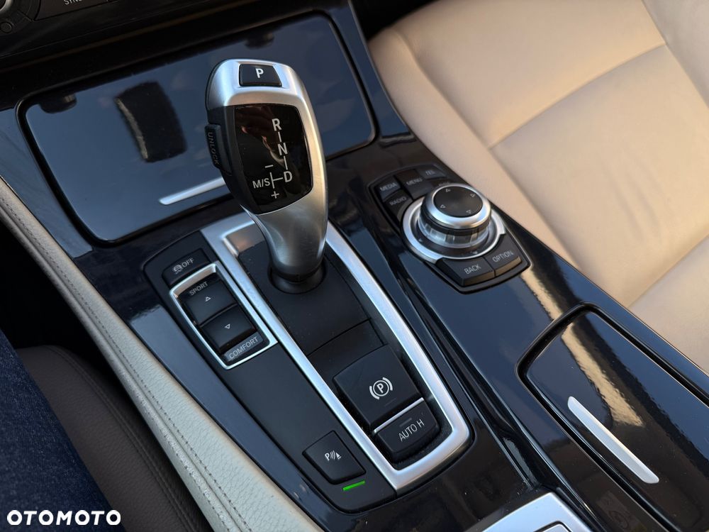 BMW Seria 5 518d - 27