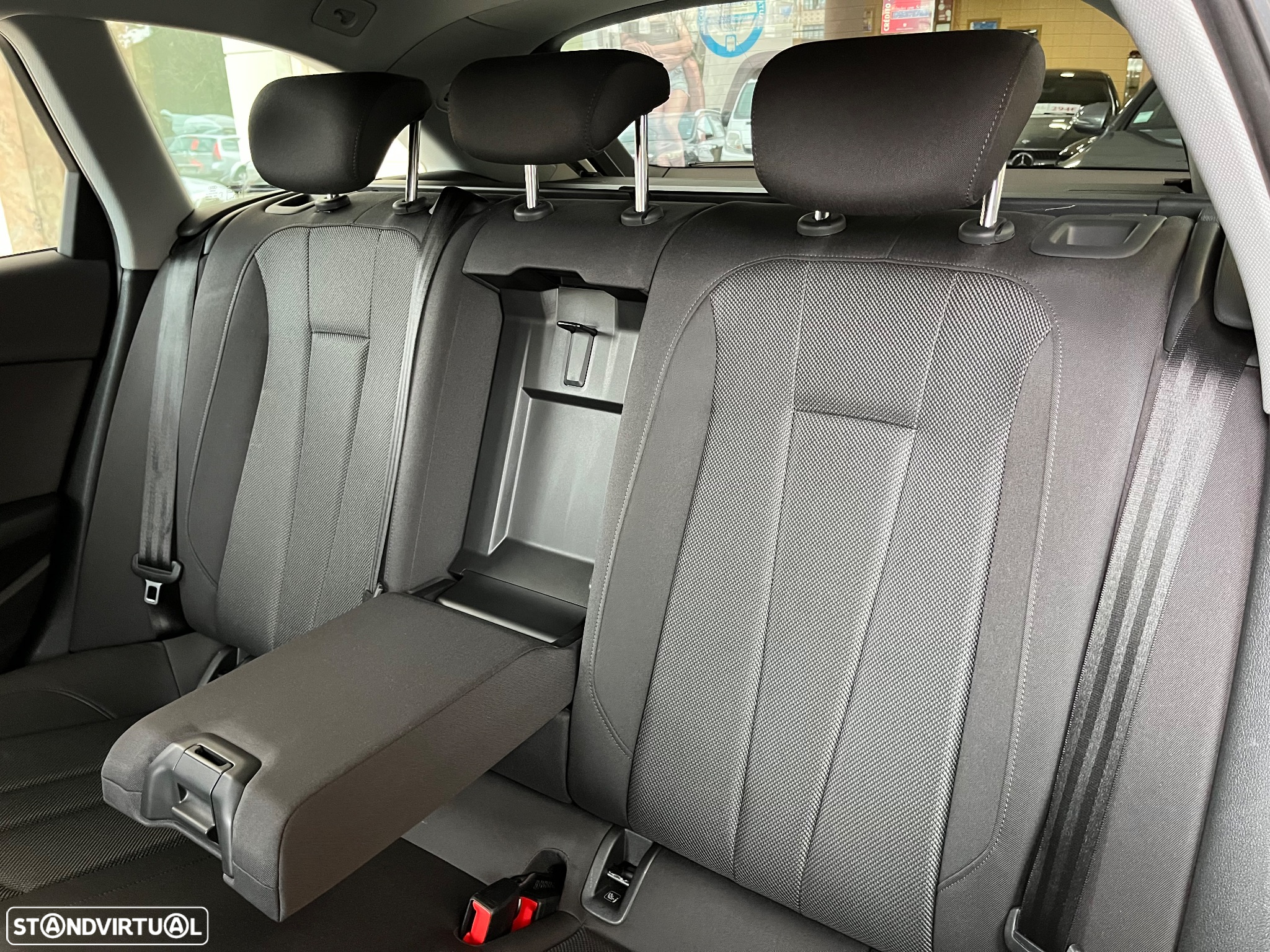 Audi A4 Avant 35 TDI Design S tronic - 33