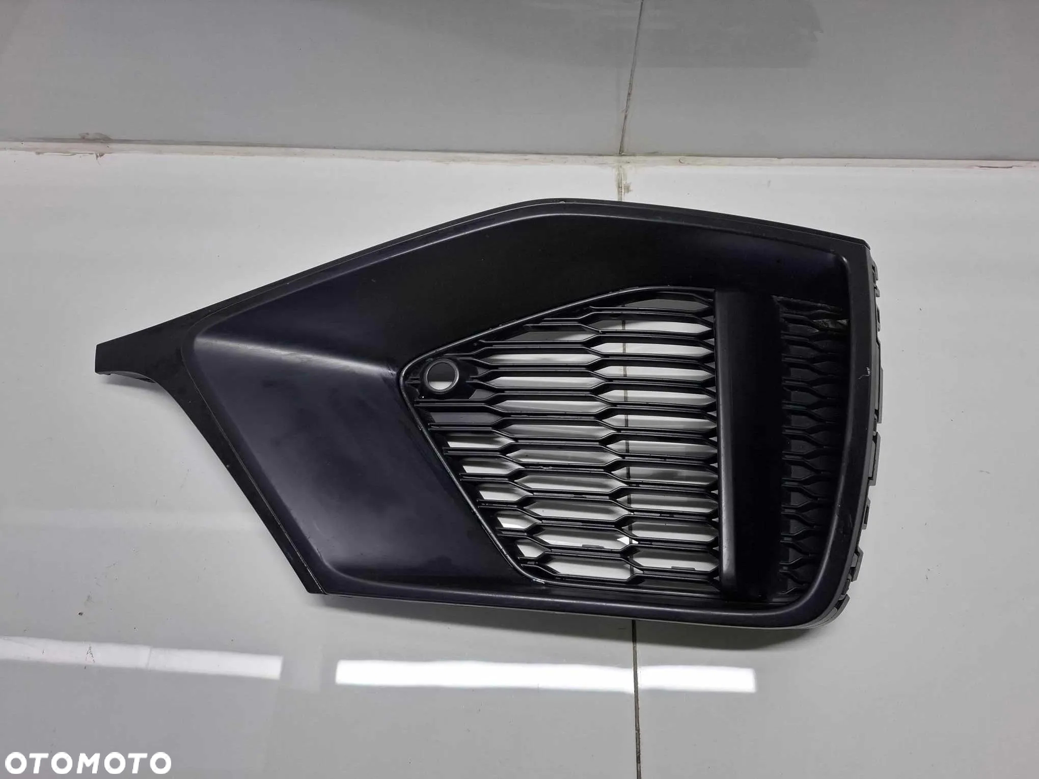 KRATKA ZDERZAKA PRZÓD PRZEDNIA AUDI Q8 S LINE 4M 4M8807682A - 2