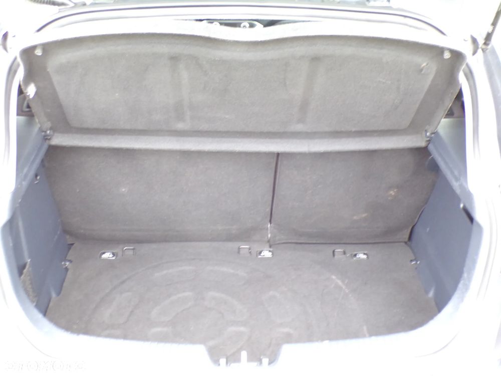 Kia Rio 1.2 Dream Team Edition - 24