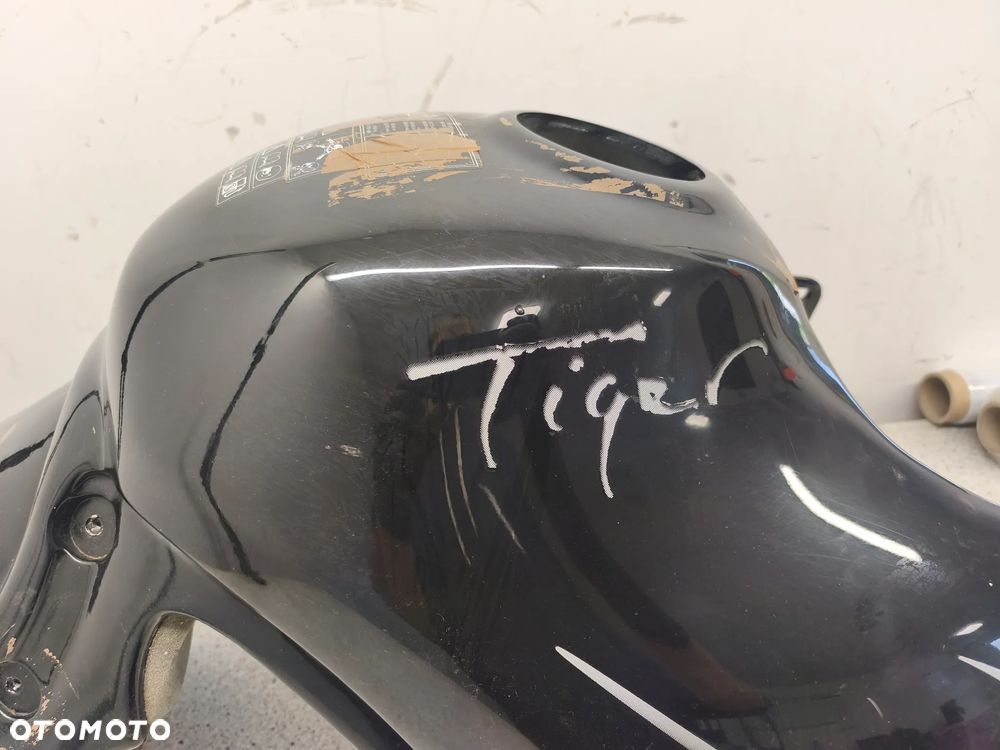 Bak, zbiornik paliwa Triumph Tiger 955i - 10