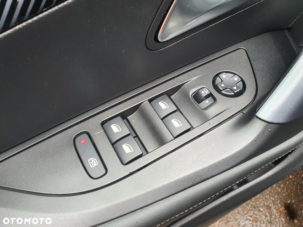 Peugeot 2008 PureTech 130 EAT8 Allure - 22