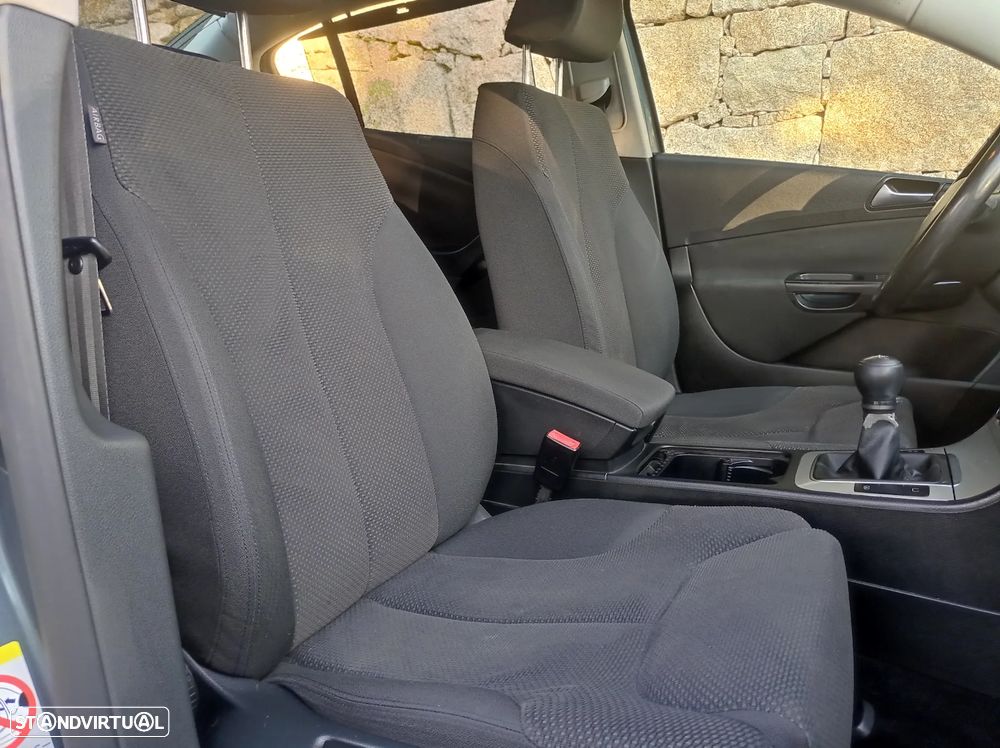 VW Passat 2.0 TDI Highline - 14