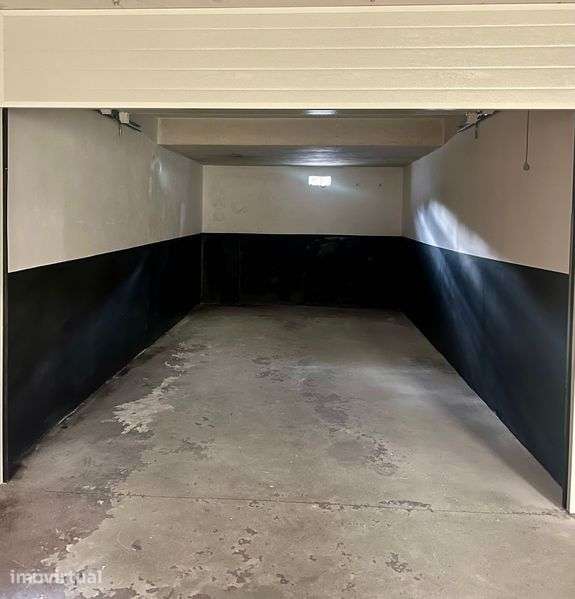 Garagem fechada Vila Verde