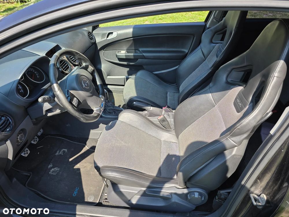 Opel Corsa 1.6 Turbo OPC - 11