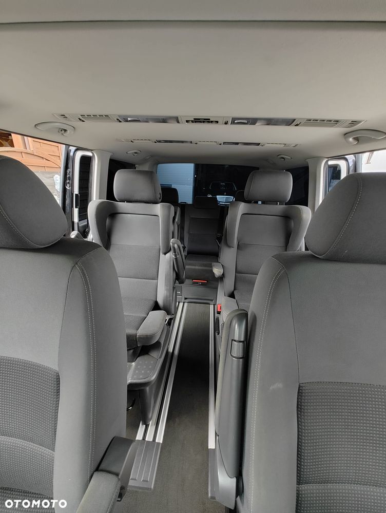 Volkswagen Multivan - 12