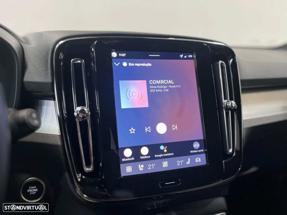 Volvo XC 40 2.0 B3 Black Edition - 32