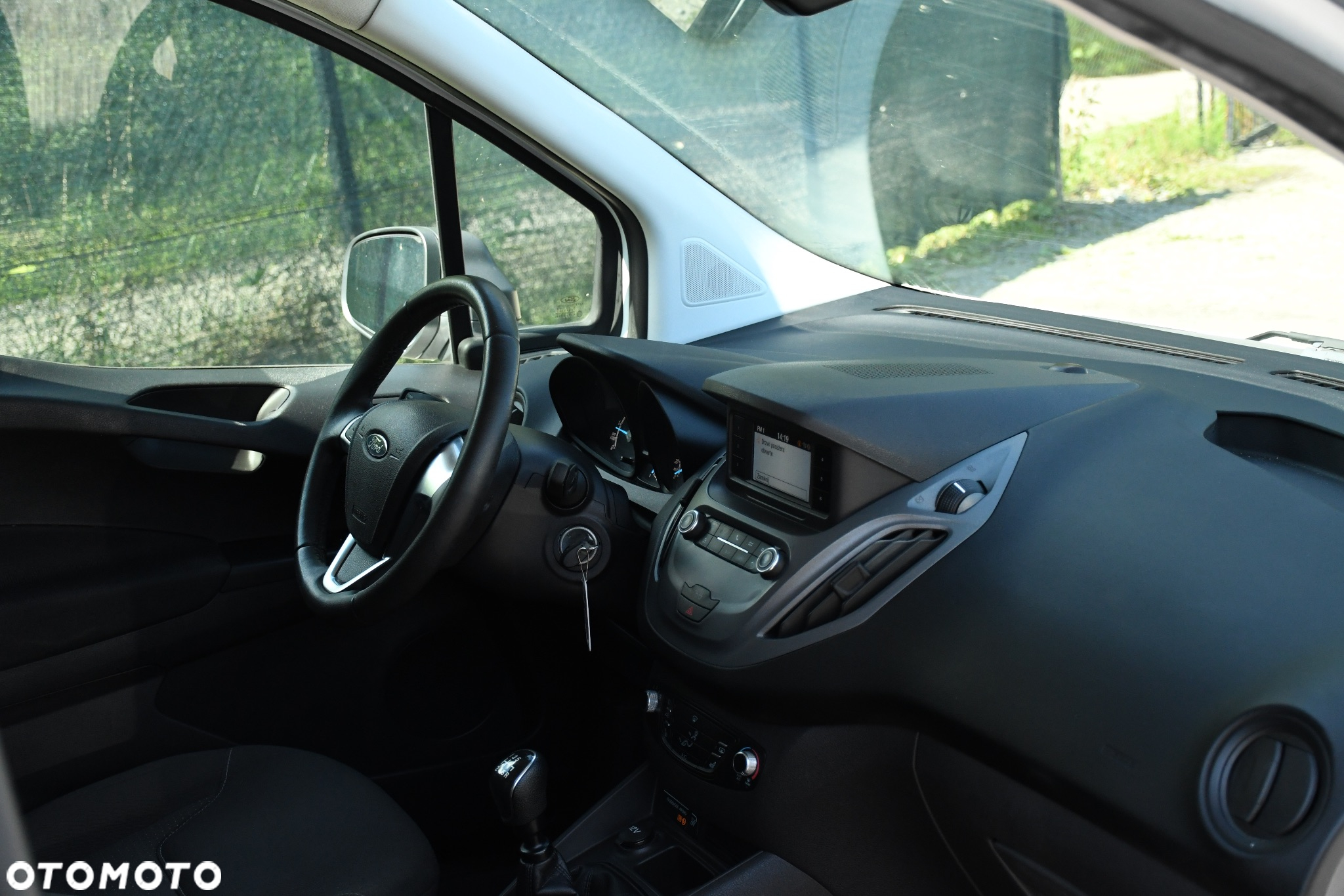 Ford Transit Courier - 13