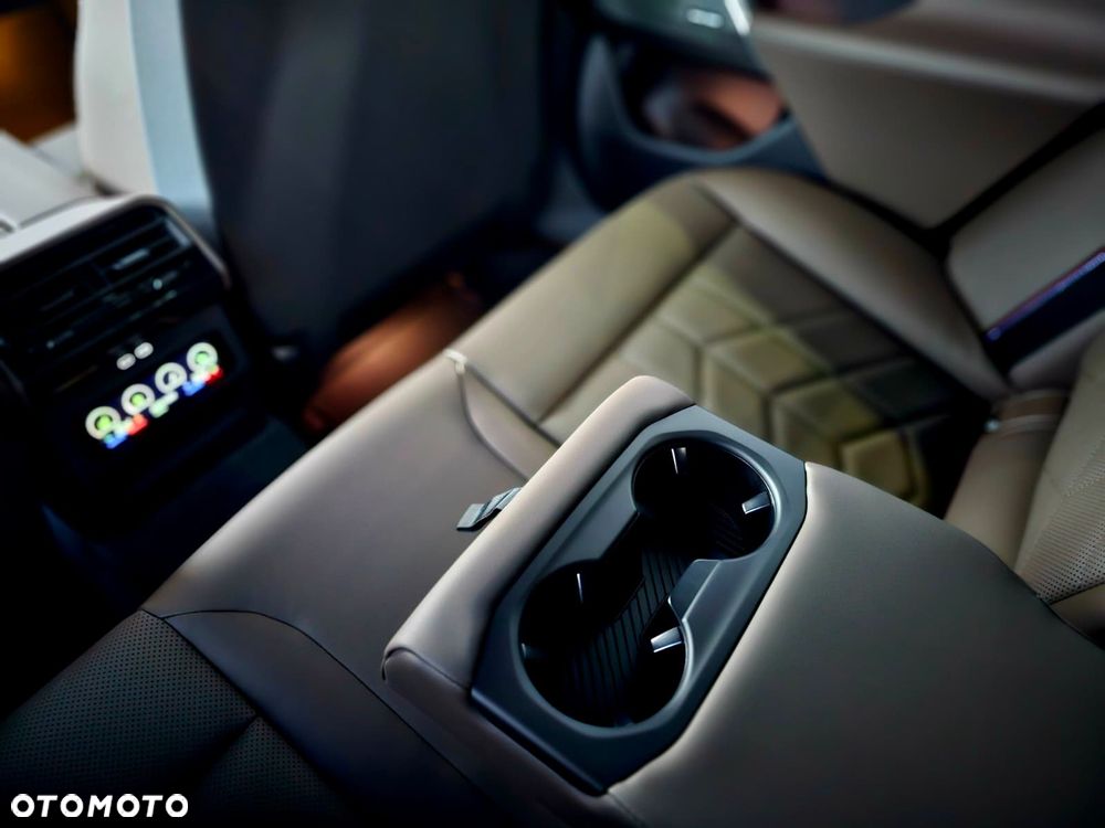 BMW Seria 5 520d xDrive mHEV - 36