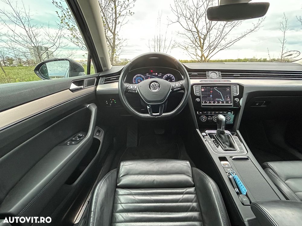 Volkswagen Passat Variant 2.0 TDI SCR DSG Highline - 12