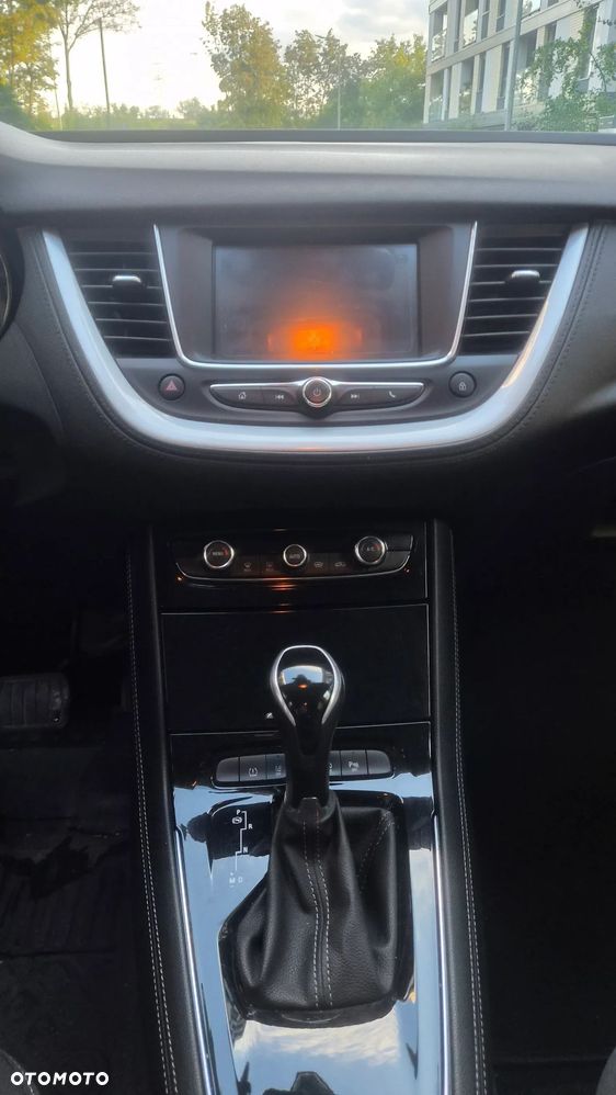 Opel Grandland X 1.2 T GPF Design&Tech S&S - 33