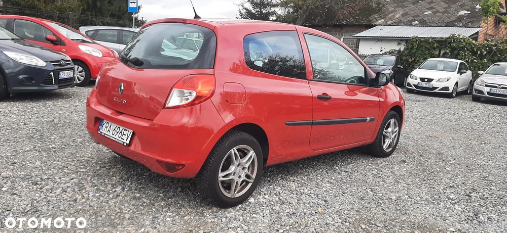 Renault Clio - 9