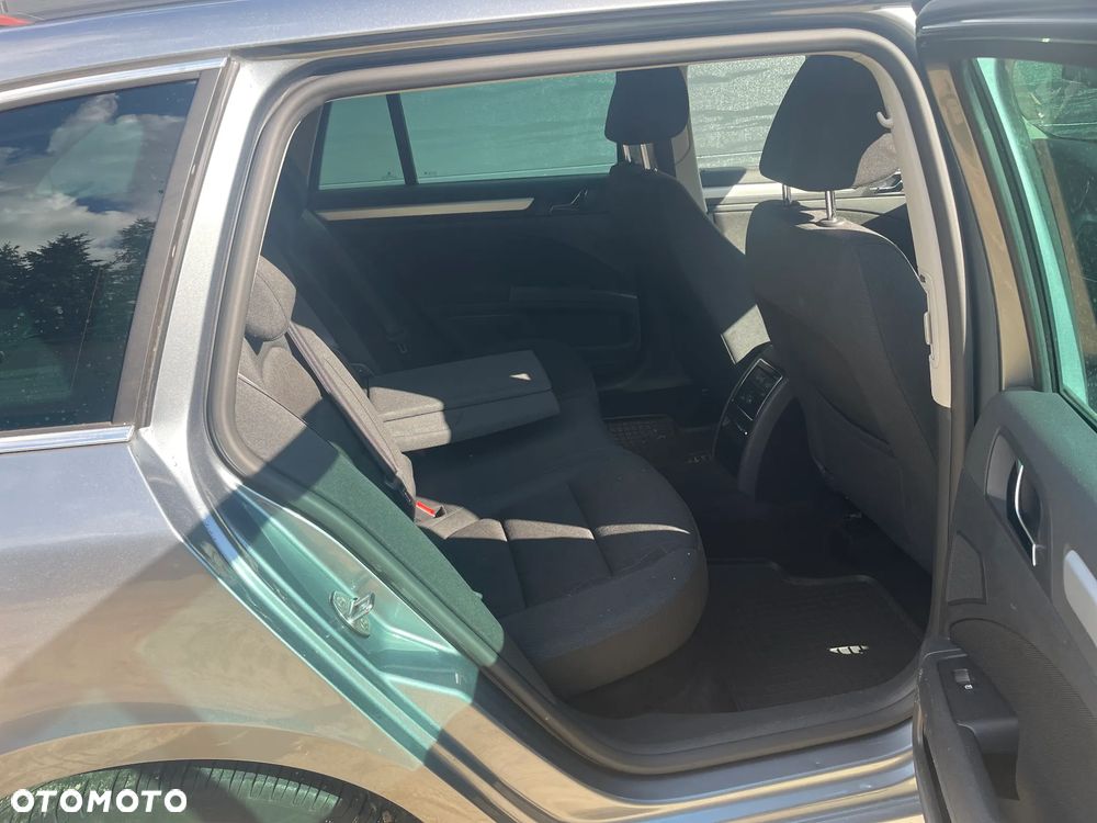 Skoda Superb 2.0 TDI Family DSG - 13