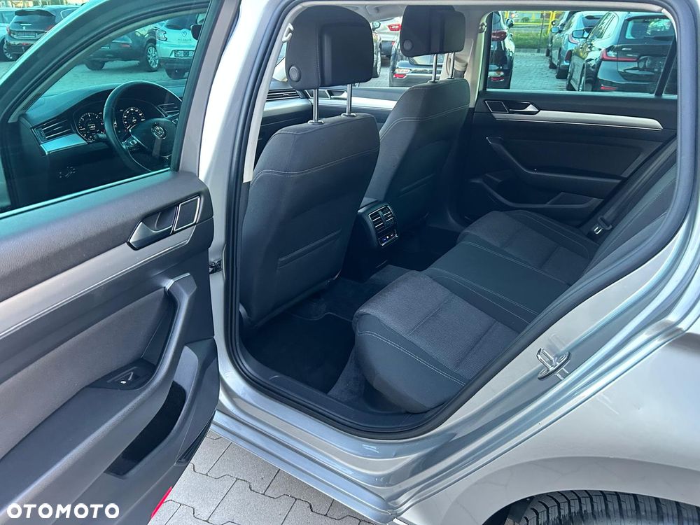 Volkswagen Passat 2.0 TDI SCR DSG Comfortline - 26
