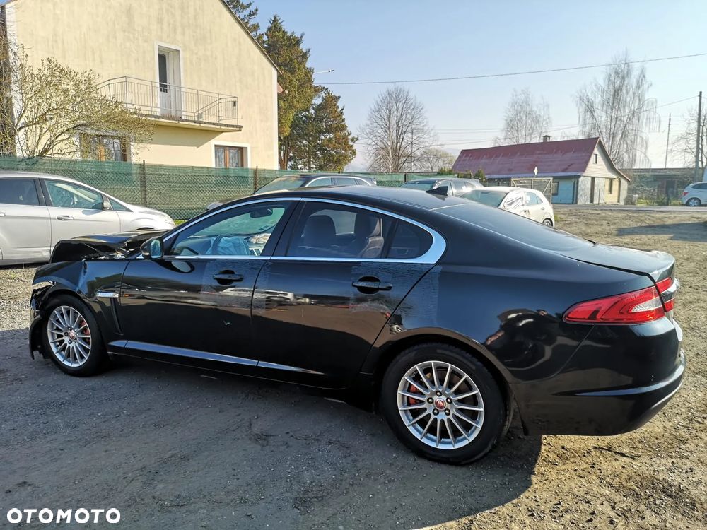 Jaguar XF 2.2 D Premium Luxury - 9