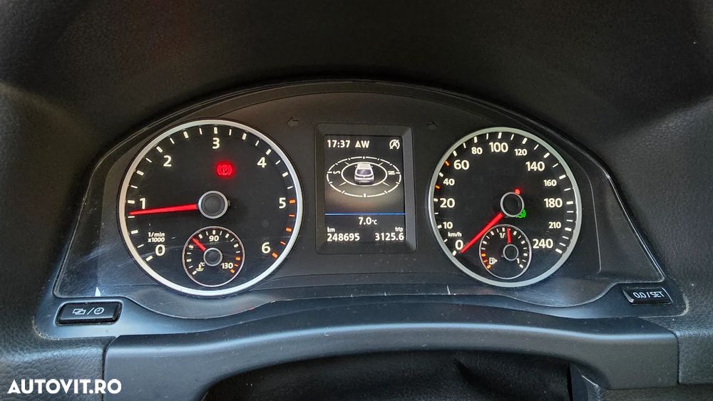 Volkswagen Tiguan 2.0 TDI 4Motion DSG Sport & Style - 9