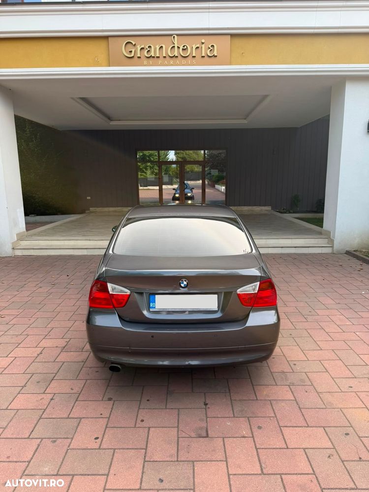 BMW Seria 3 320i - 11