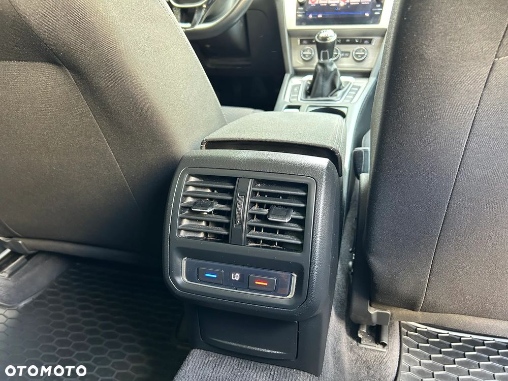 Volkswagen Passat - 12