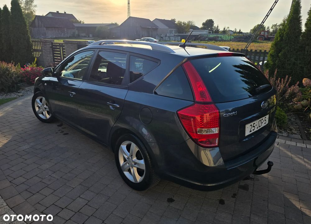 Kia Ceed - 4