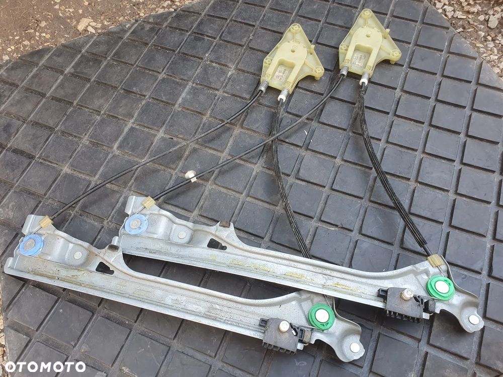 PODNOŚNIK LEWY TYŁ 827010001R RENAULT LAGUNA 3 III LIFT 11-15 POSIADAM 4  SZT - 7
