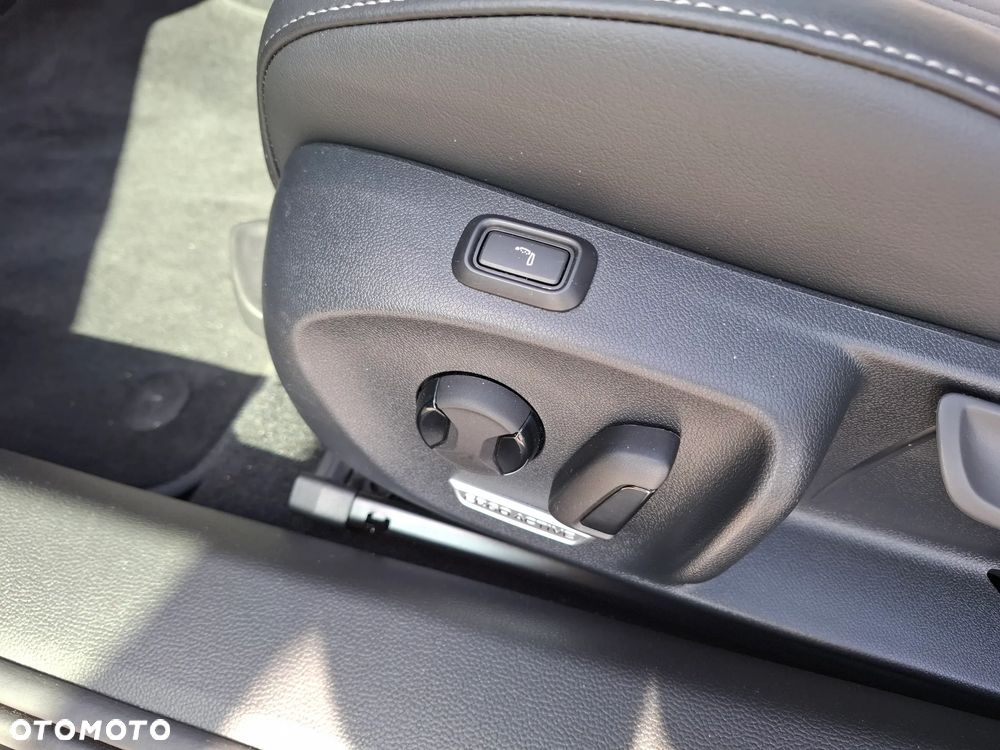 Volkswagen Passat Variant 2.0 TDI SCR Elegance DSG - 23