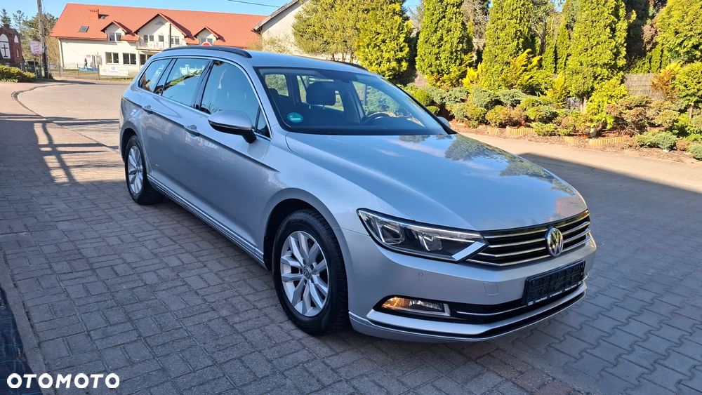 Volkswagen Passat - 1